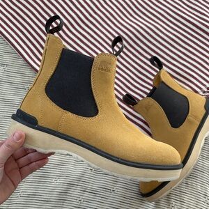 Sorel woman’s suede leather boots size 10